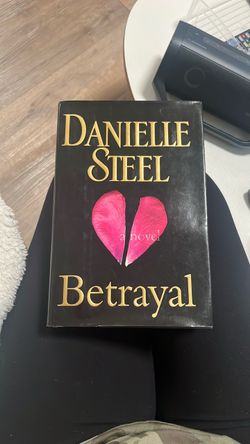 Danielle Steel Betrayal a novel book