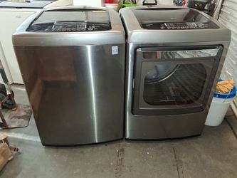 💖 $320 For The Set  Stainless Steel LG Washer and Electric Dryer. The top-load washer has a stainless steel drum and a detergent dispenser. The front