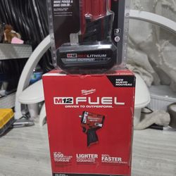 Milwaukee M12 Fuel 3/8 Stubby Impact Wrench Wuth Battery