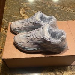 Yeezy Boost 700 Grey 