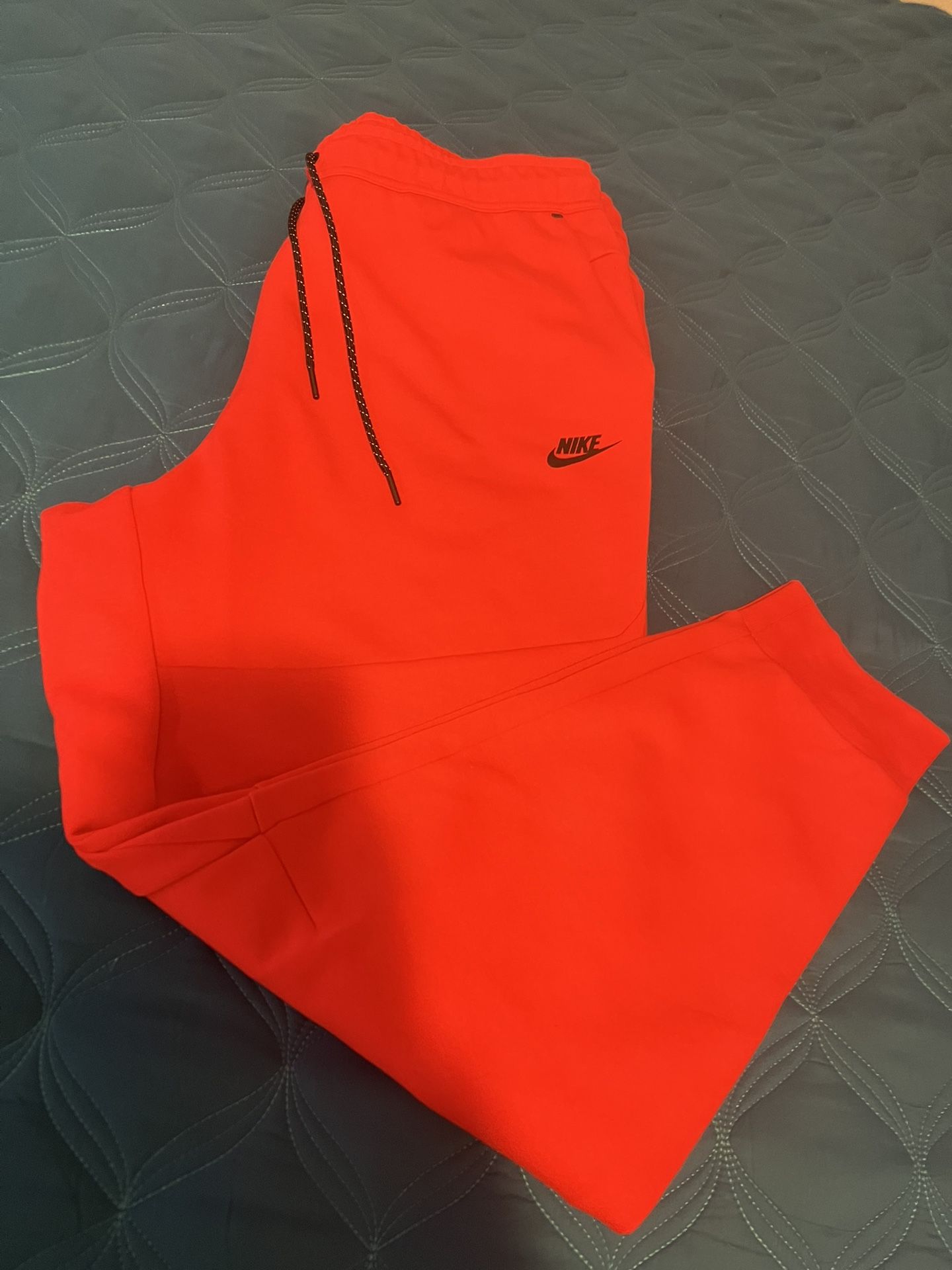 Nike Tech Fleece Joggers 2XL Men’s Red Black Worn Once