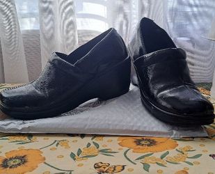 B.O.C patent Black Shiny 8.5 Narrow 2.5" Wedge Heel