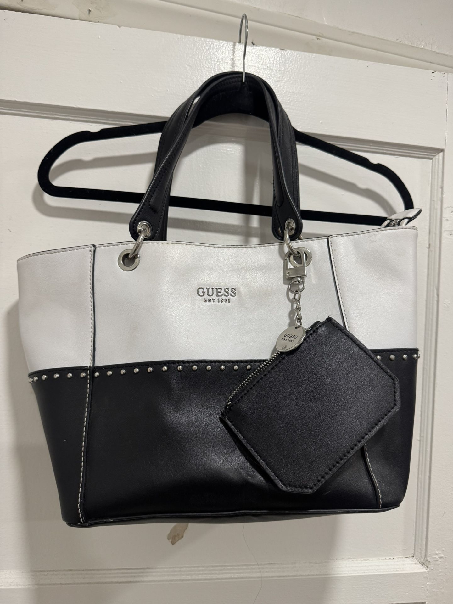GUESS PURSE 