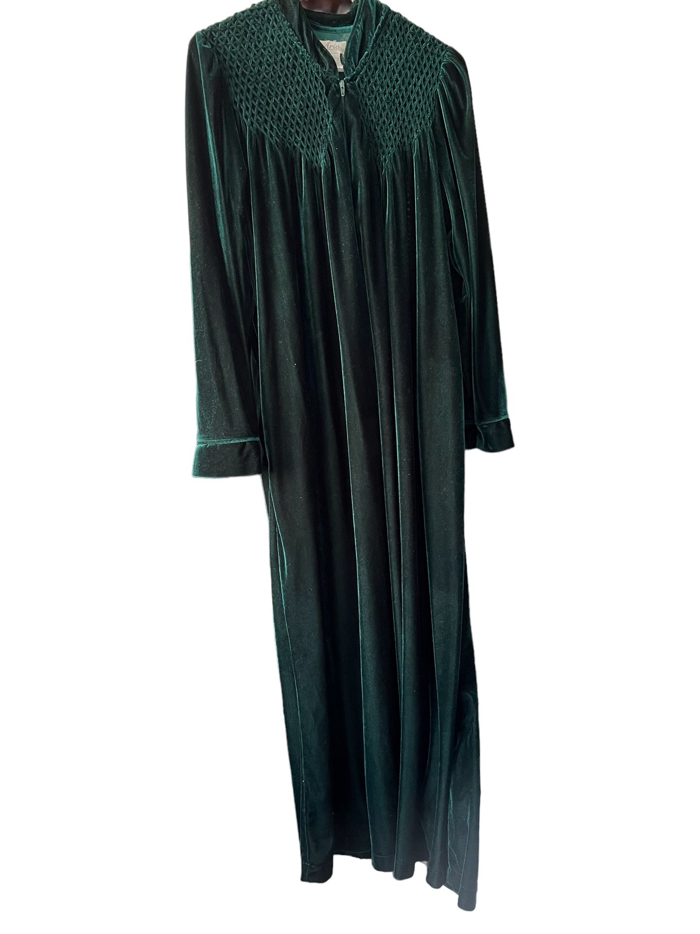 Vintage Aria  Jewel Green Velour House Robe Zip Up Diamond Cut Sz Small Komar.   Robe is a nylon and polyester blend, feels and looks like lightweight