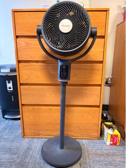 PELONIS Smart Pedestal Fan for Bedroom, Standing Fan, Dual Layed Blades (9+7 Blades), DC Motor, App/Alexa/Google, 150° + 135° Auto OminiFlow, 20dB, 9 