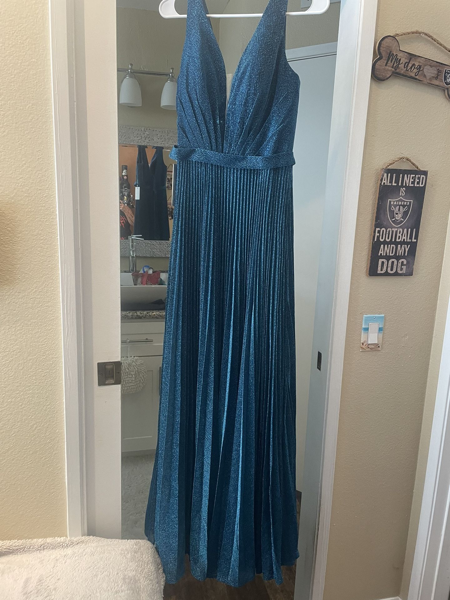 Gown/ Formal Dress
