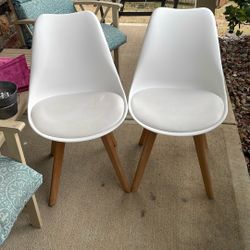 2 Chairs White With Wood Legs 