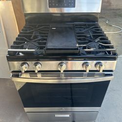 GE stove And Microwave 