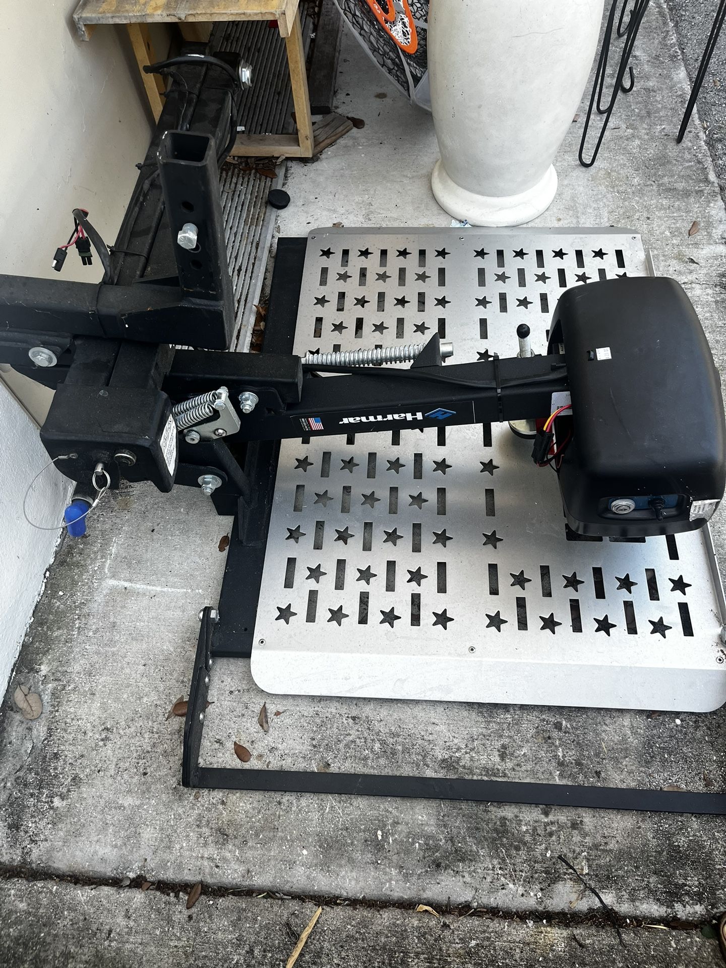 Mechanical Lift for scooter/wheelchair