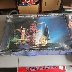 Revell 4911 1:144 Launch Tower, Space Shuttle & Booster Rockets Model Kit