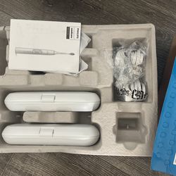 NEW Philips sonicare: travel case and charger