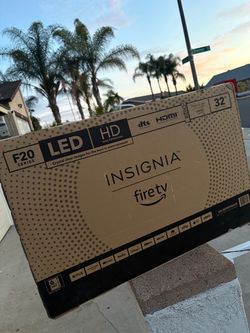 Insignia smart tv 32” new in box