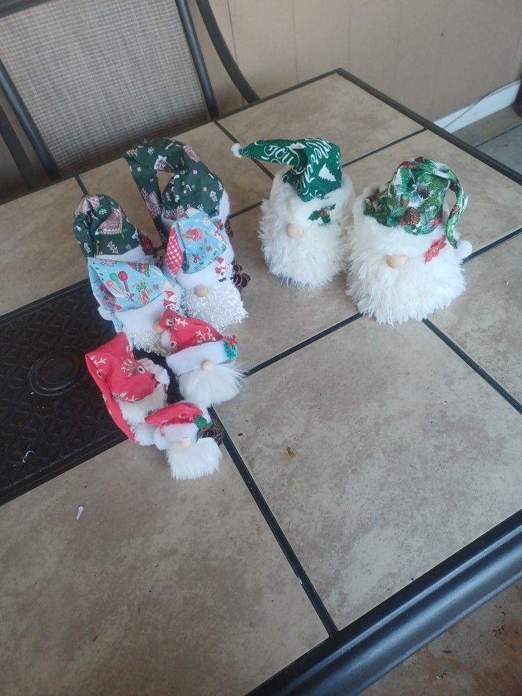 Table Top Gnomes 7pc,  & 2 Door Stopping Gnomes
