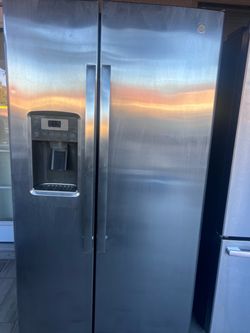 GE REFRIGERATOR FOR SALE 60 DAY WARRANTY