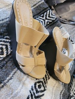 HEELS by Charles David Women's Size 4