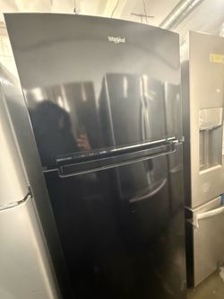Whirlpool Top-Freezer Refrigerator Black