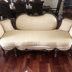 Queen Anne Luxury Settee