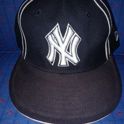 NEW YORK YANKEES HAT. BRAND NEW WITH OVER 20 OTHER HATS FOR SALE