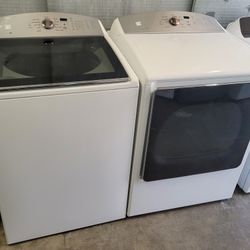 Kenmore Large Capacity Top Load Washer And Gas Dryer Set 