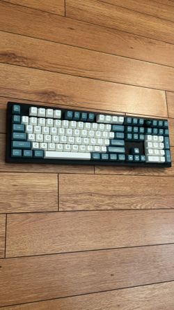 Keychron V6 Wired Keyboard w/ Gateron Milky Yellow Pro Switches & Maxkey SA Profile Keycaps