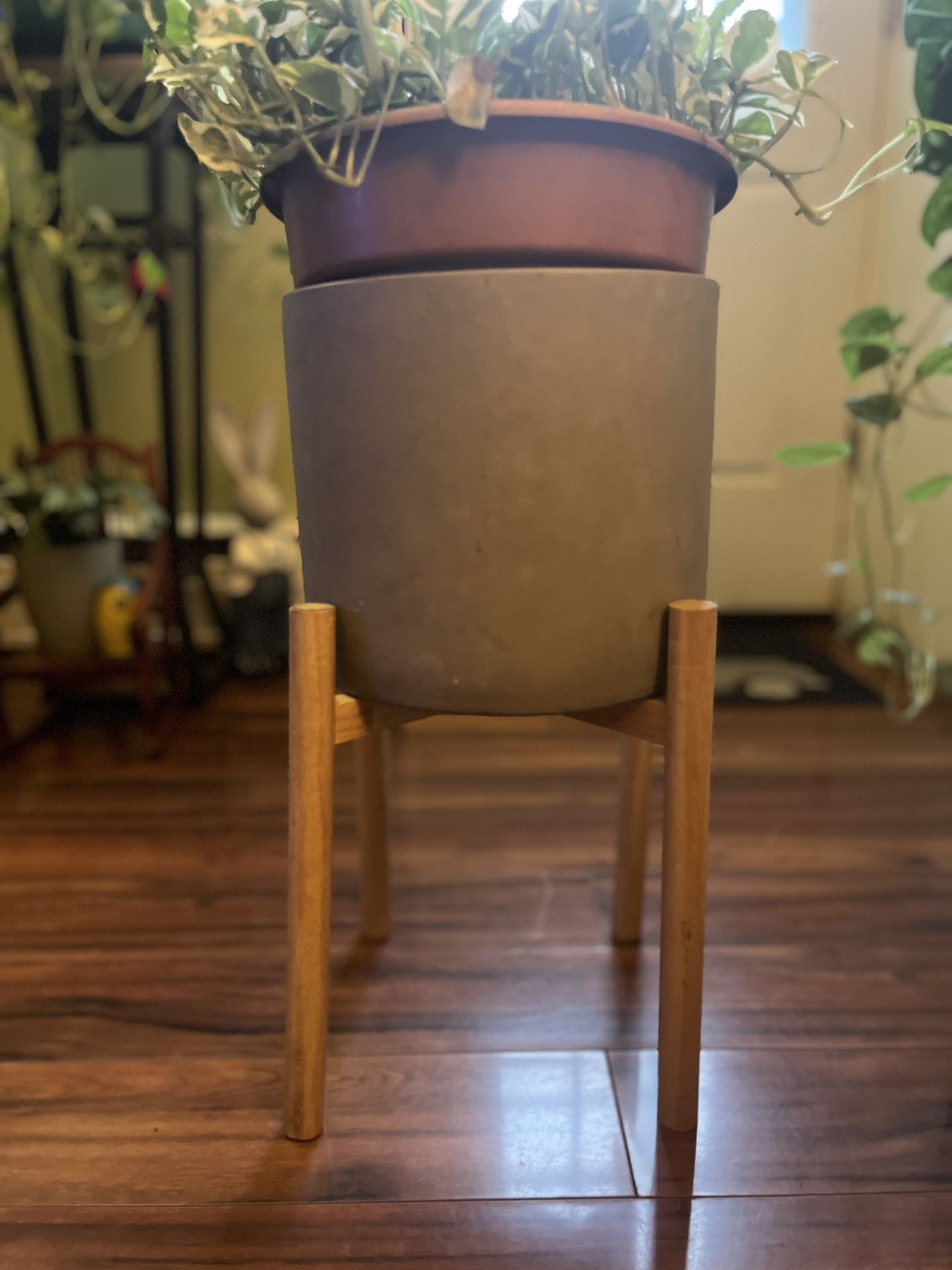 Plant pot holder gray 