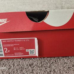 NIKE WAFFLE TRAINER 2SE SIZE 2-YOUTH