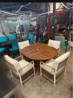 New assembled Outdoor Acacia Wood extendable Dining Table and4 Chairs Set