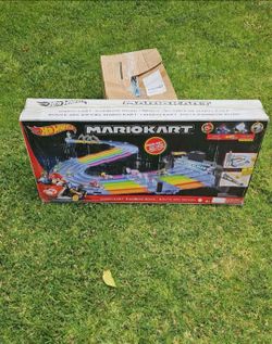 Hot Wheels Mario Kart Rainbow Road Race Track