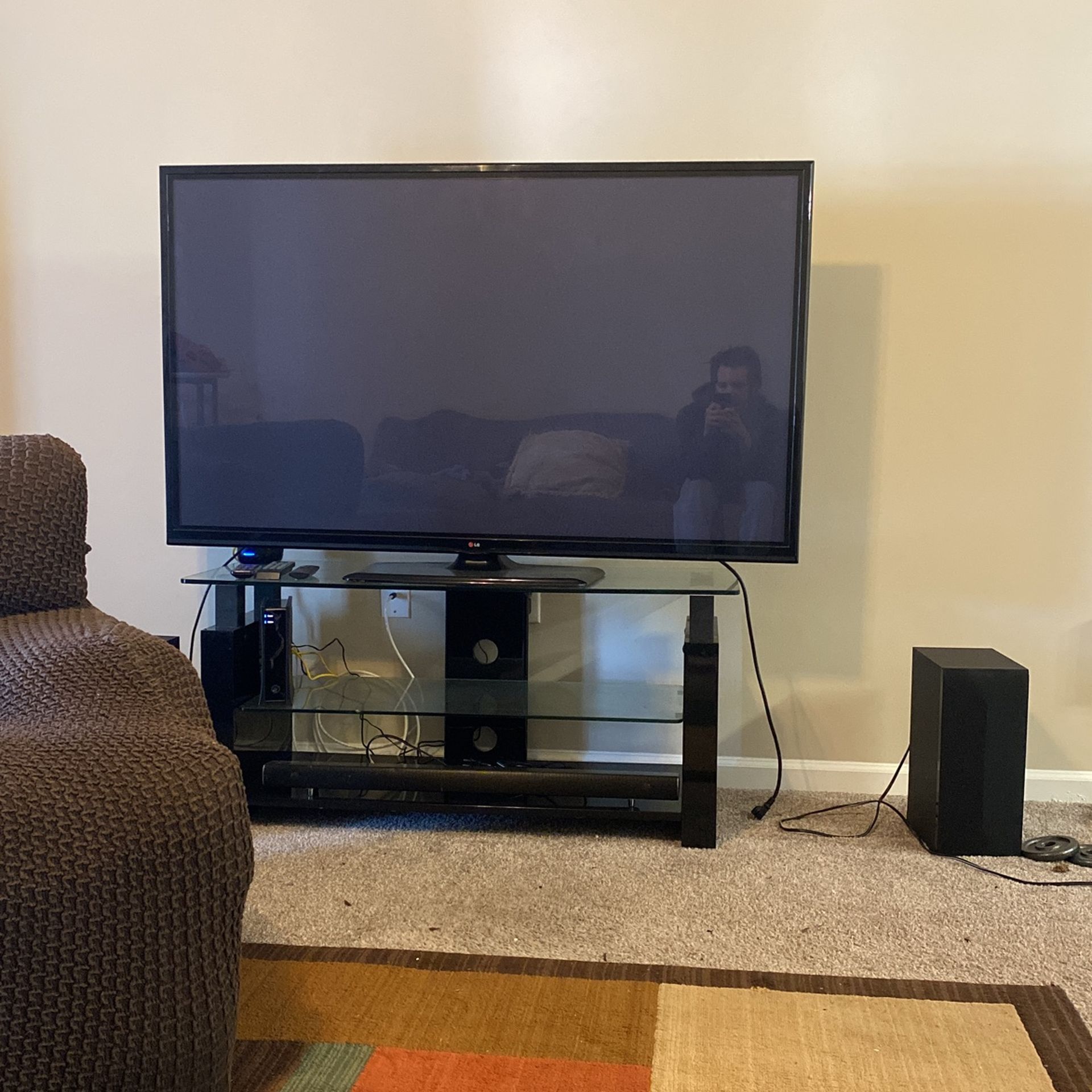 Tv Plus Sound System And Speakers Plus The Glass Entertainment Thing The Tv Sits On (ALL TOGETHER ONE PRICE) If You Just Want The Tv It’s Still 300$