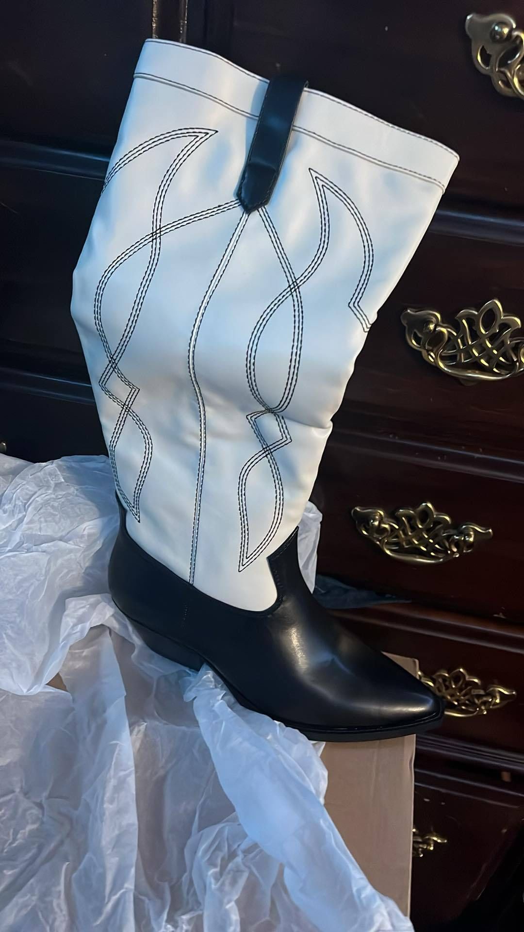 Women’s Pointed Toe Boots