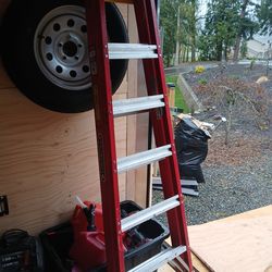 New aluminum Louisville 6ft ladder