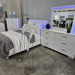 Brand New 4 Pcs Bedroom Set Led Light W/ Acrylic Touch Queen 4 Pcs $1529  
