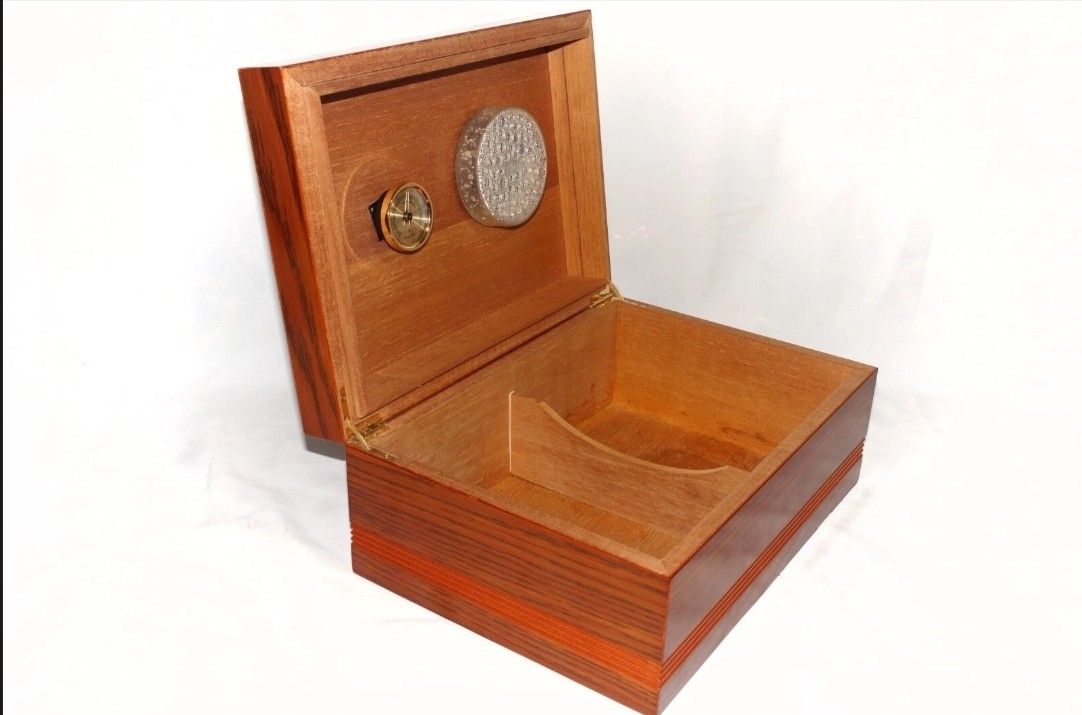 Vintage Walnut Wooden Cigar Humidor Box