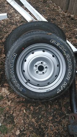 Yokohama tire Size p215/60R94H for $20