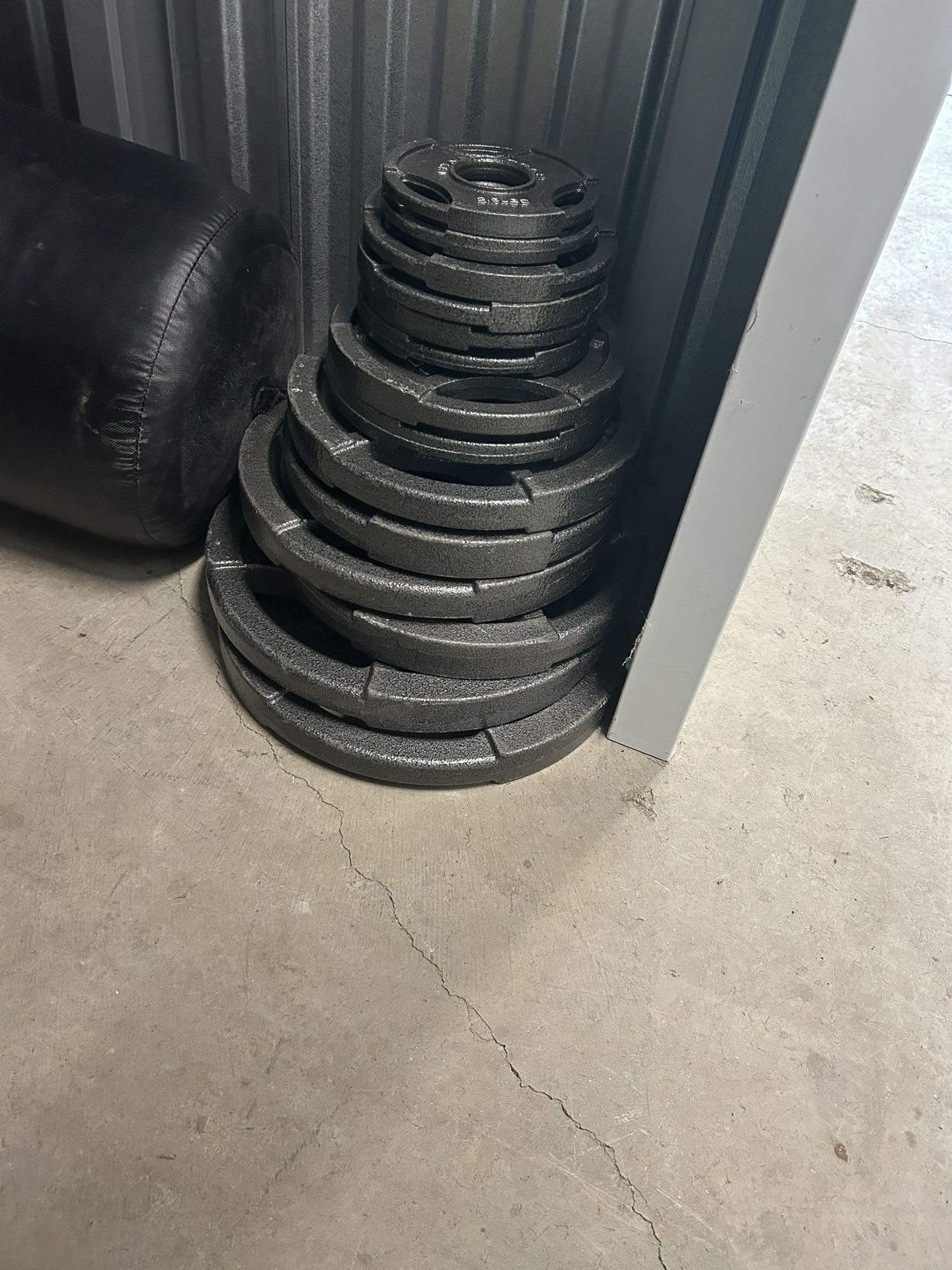 255 Lbs…250$ (must pick up)Olympic 45#barbell with Clamps & Weights for 300$
