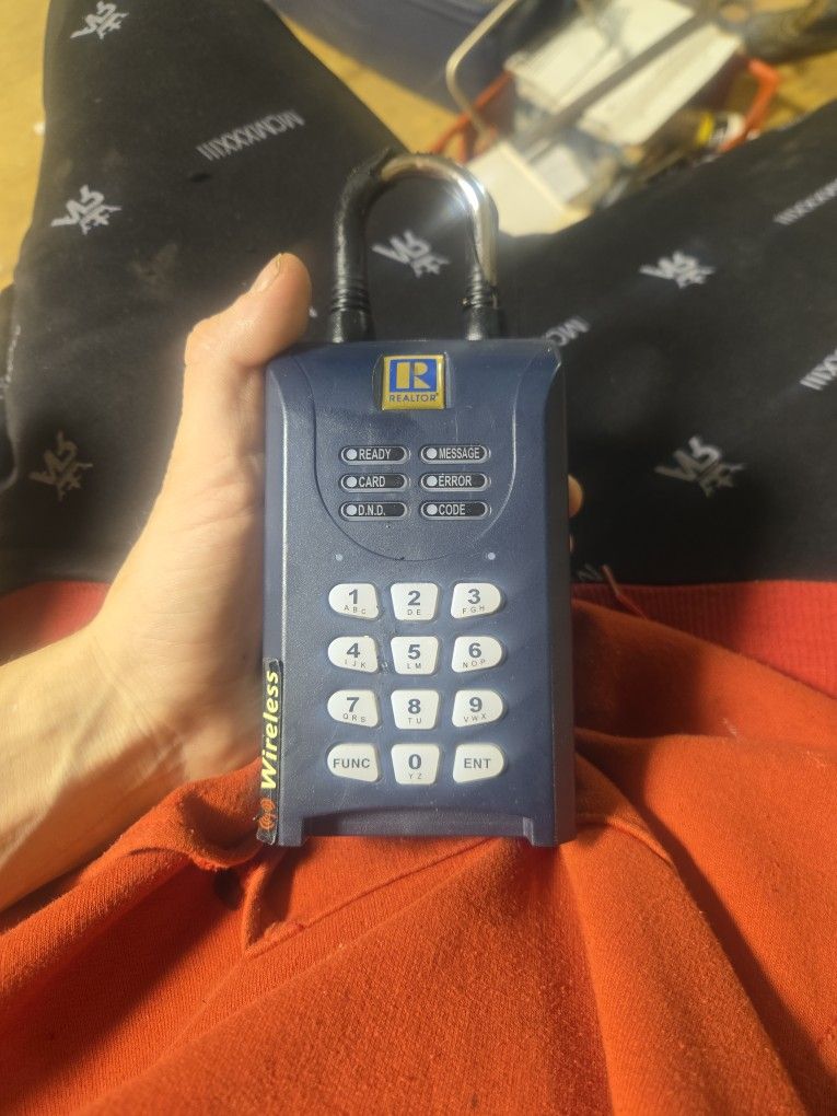 SentriLock electronic lockbox 6 Of Them 1 For 75