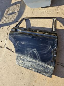 Volkswagen Tiguan right rear door oem