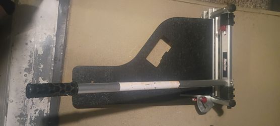 Tile cutter