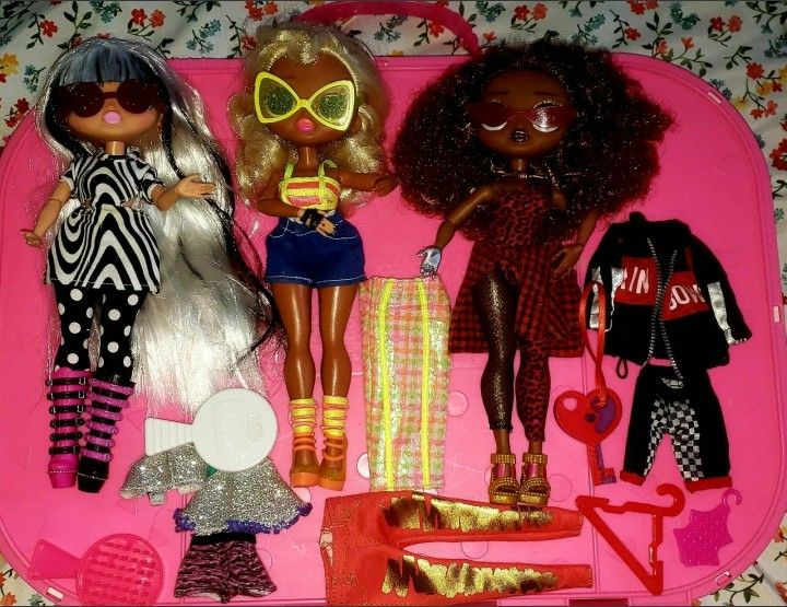 lol OMG surprise dolls, clothes, accessories and 2 doll stands