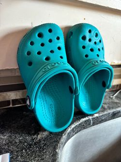 8c crocs