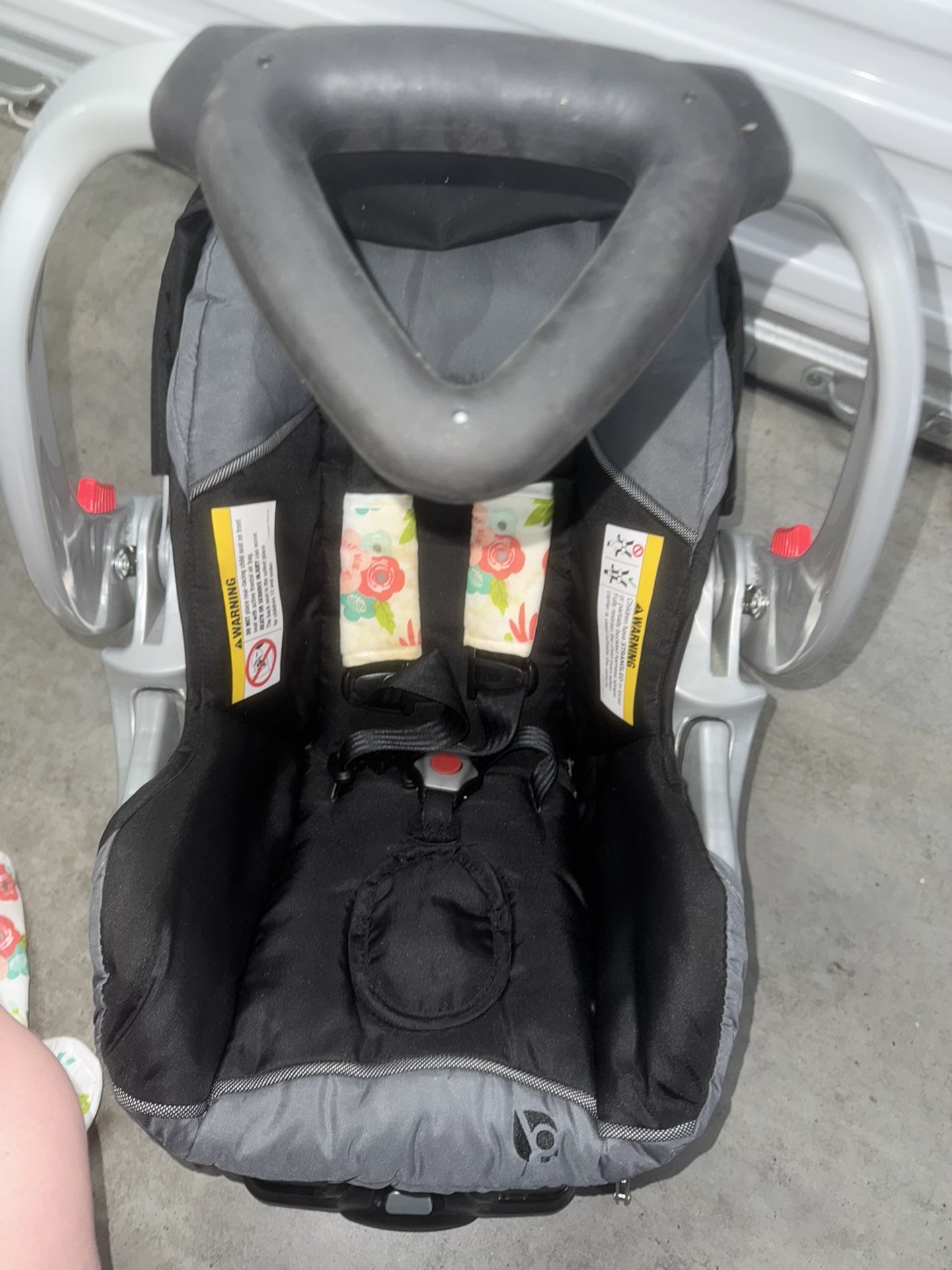 Baby Trend flex-loc DZ infant car seat with base