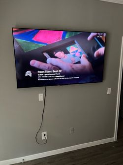 65 inch Roku TV with Wall Bracket