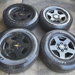 17's STOCK Rims And Tires  Rim's chevy Silverado/Tahoe/Suburban/GMC/YUCON /265/70/17  Tires  6 lugs  17 inch rims


Fits:  Chevy Silverado, Tahoe, 