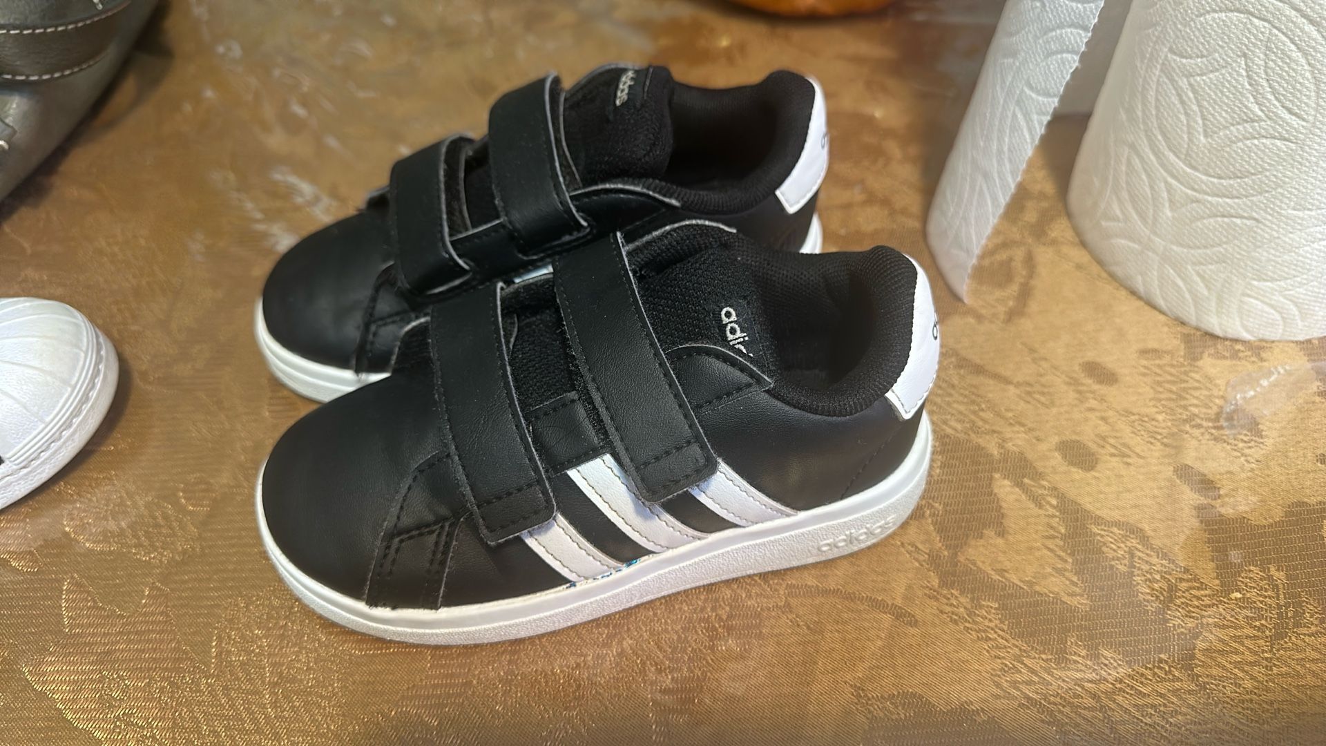 Adidas Shoe Size 9