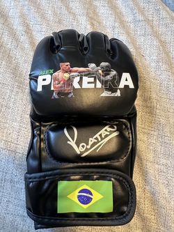 UFC ALEX PEREIRA SIGNED GLOVE