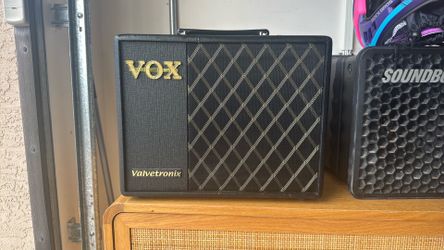 VOX Valvetronix guitar amp