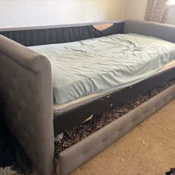 Trundle Twin Bed/couch Day Bed With Two Queen Mattresses And Box Spring 