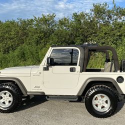 2006 JEEP WRANGLER 4.0L I6 *6 SPEED MANUAL *ONLY 83,000 MILES*LIKE NEW  *ONLY 83,000 MILES  CLEAN FLORIDA TITLE  CLEAN CARFAX  4WD MANUAL.  ZERO RUST,