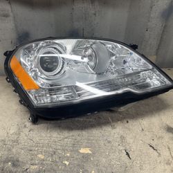 2009 2010 2011 Mercedes-Benz ML350 Right Passenger Side Headlight OEM A1(contact info removed)61