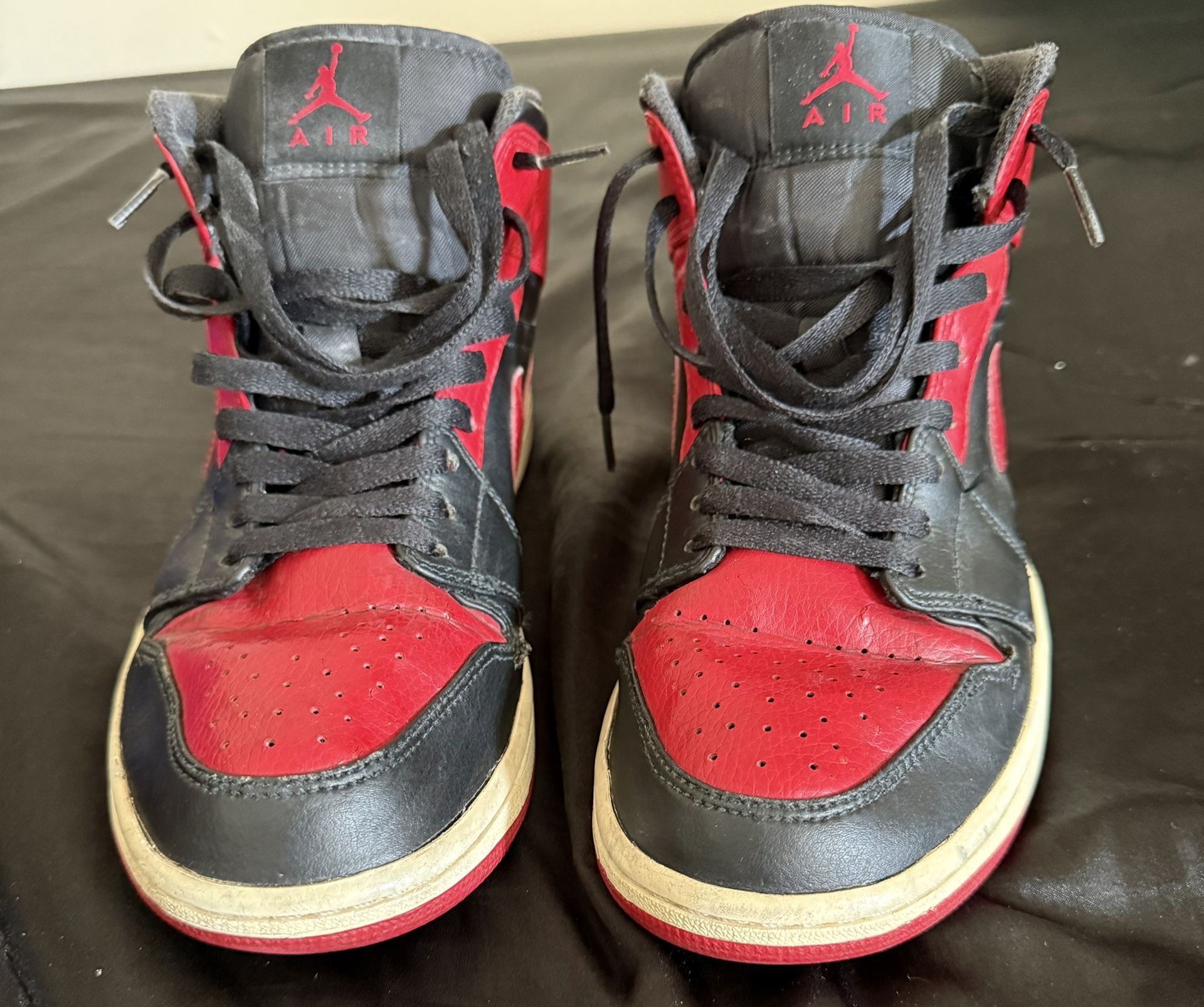 Air Jordan 1 Mid Bred Sneakers